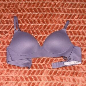 VICTORIA’S SECRET no wire push up bra. Size 34B.
